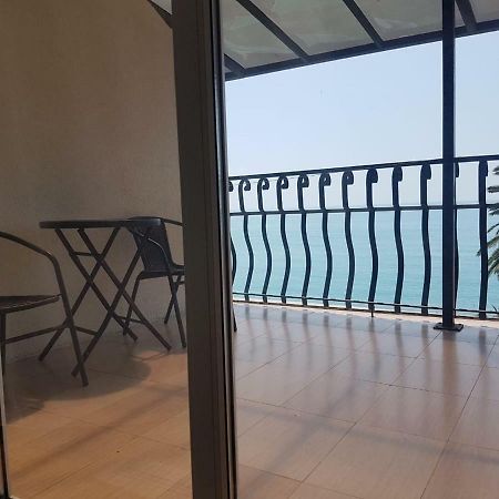 Lazurniy Bereg Hotel Гагра Екстериор снимка