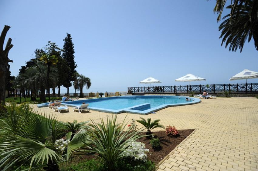 Lazurniy Bereg Hotel Гагра Екстериор снимка
