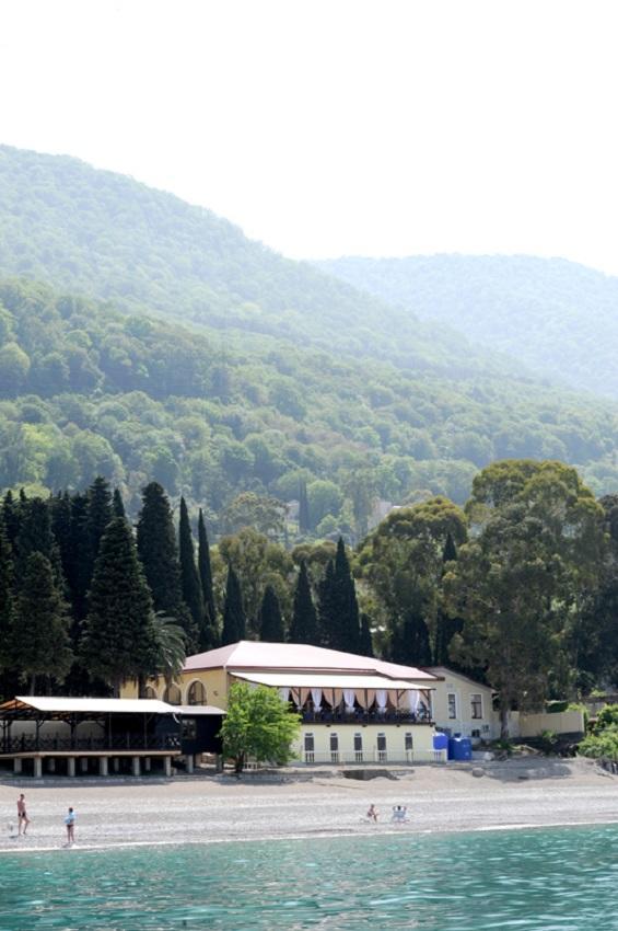Lazurniy Bereg Hotel Гагра Екстериор снимка