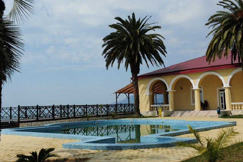 Lazurniy Bereg Hotel Гагра Екстериор снимка