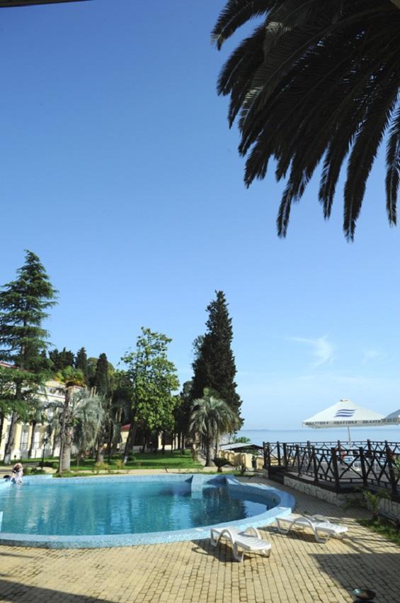 Lazurniy Bereg Hotel Гагра Екстериор снимка
