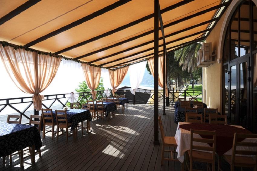 Lazurniy Bereg Hotel Гагра Екстериор снимка