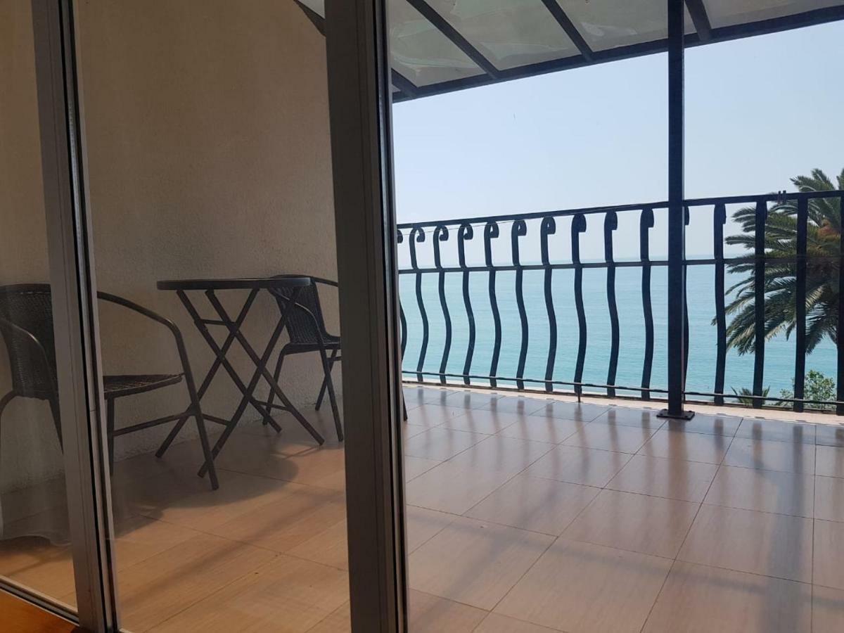 Lazurniy Bereg Hotel Гагра Екстериор снимка