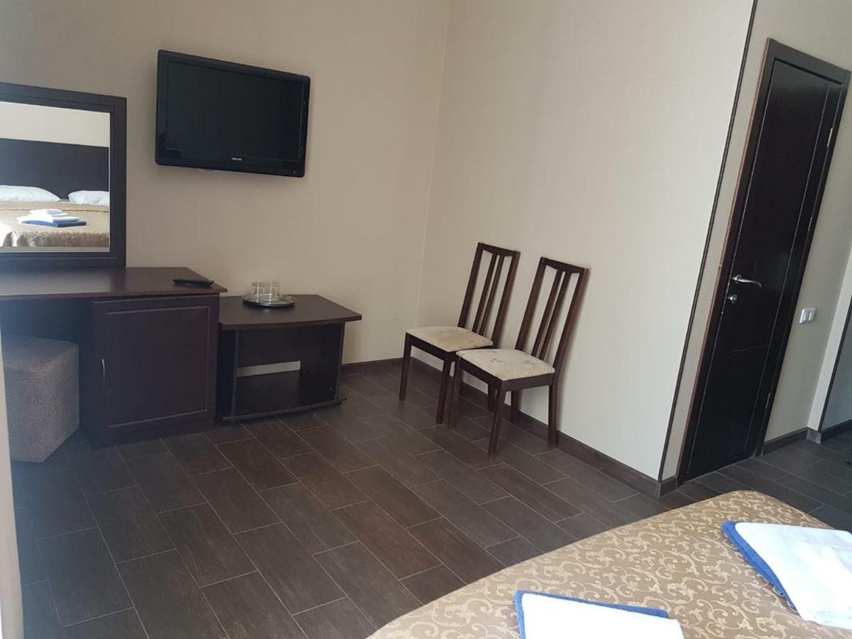 Lazurniy Bereg Hotel Гагра Екстериор снимка