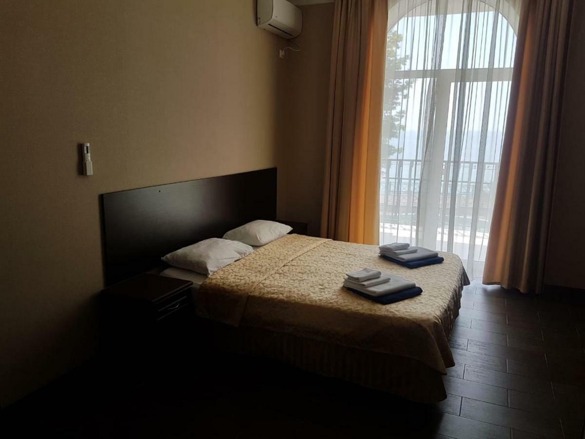 Lazurniy Bereg Hotel Гагра Екстериор снимка