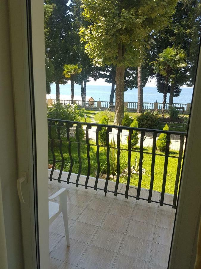 Lazurniy Bereg Hotel Гагра Екстериор снимка
