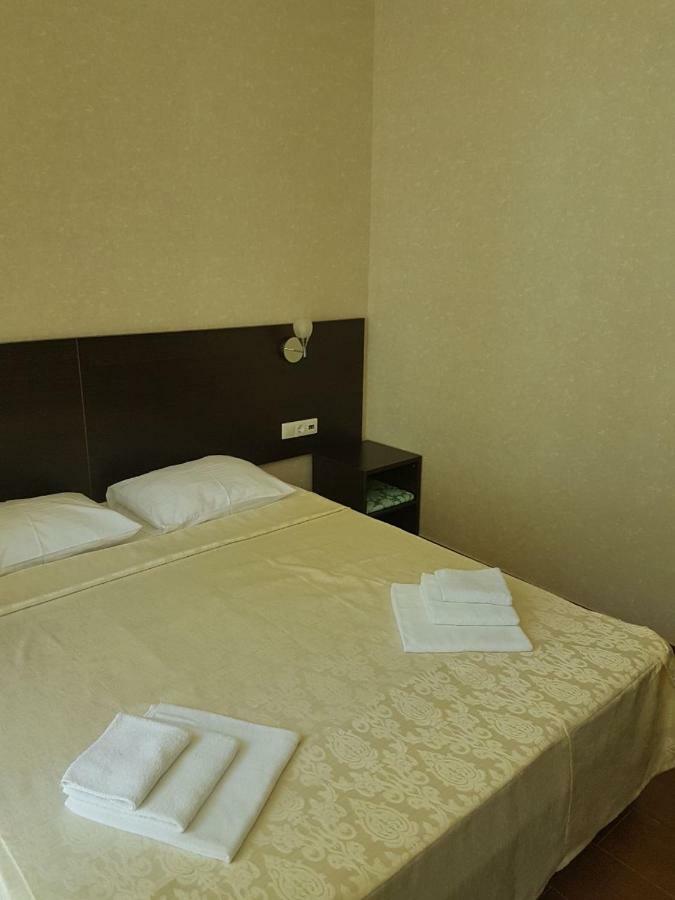 Lazurniy Bereg Hotel Гагра Екстериор снимка