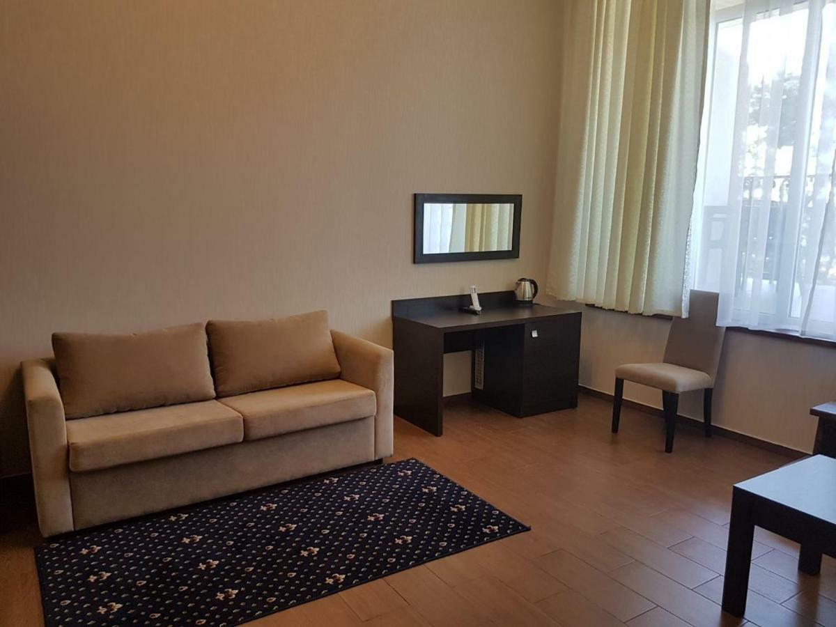 Lazurniy Bereg Hotel Гагра Екстериор снимка