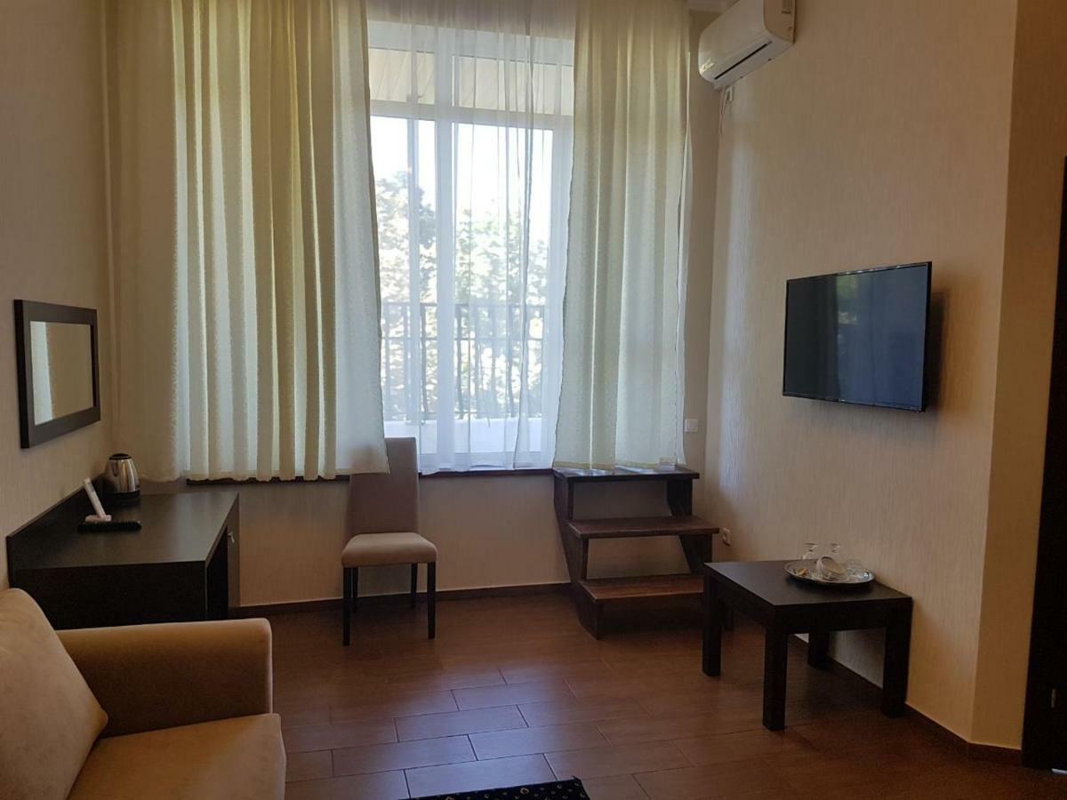 Lazurniy Bereg Hotel Гагра Екстериор снимка