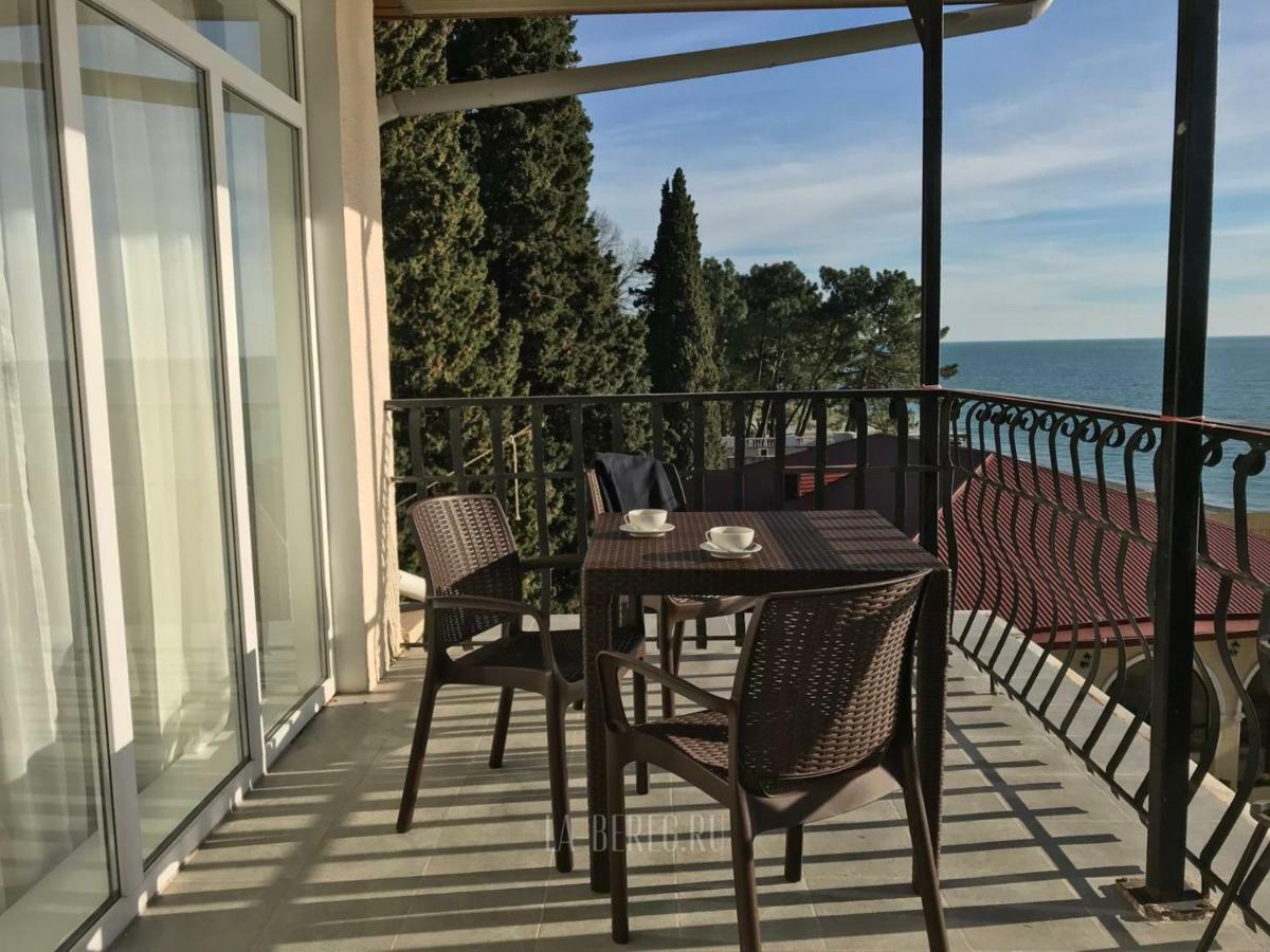 Lazurniy Bereg Hotel Гагра Екстериор снимка