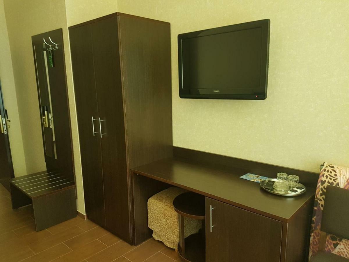 Lazurniy Bereg Hotel Гагра Екстериор снимка