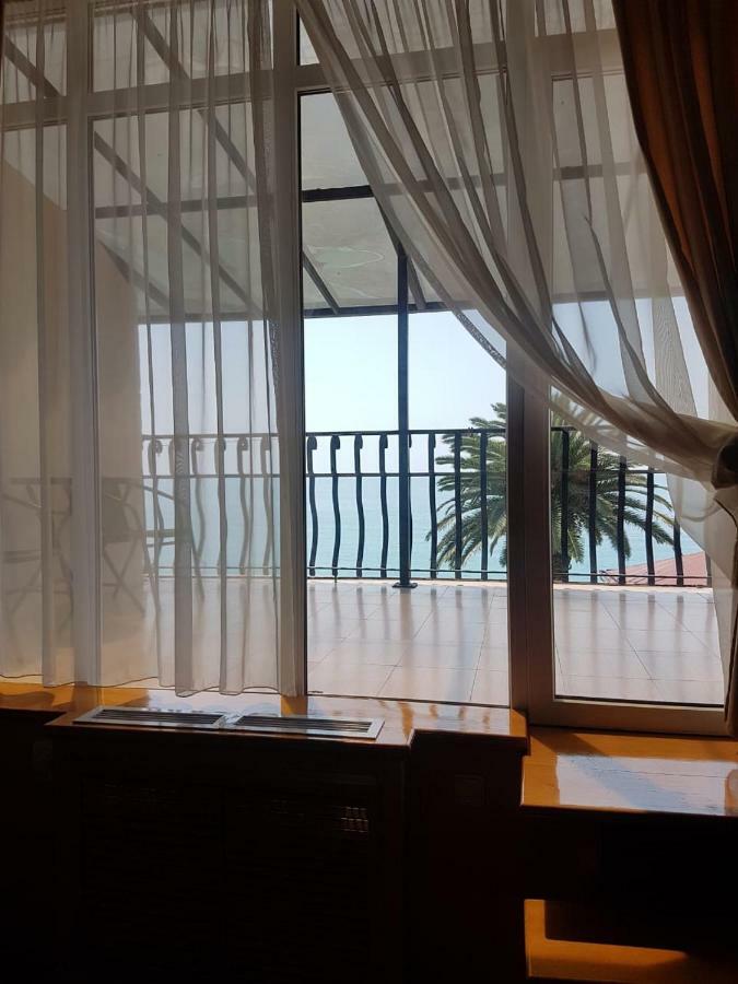 Lazurniy Bereg Hotel Гагра Екстериор снимка