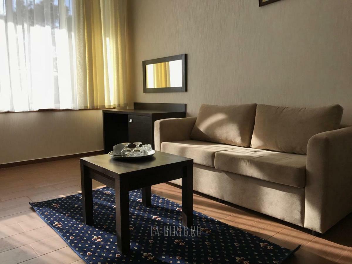 Lazurniy Bereg Hotel Гагра Екстериор снимка