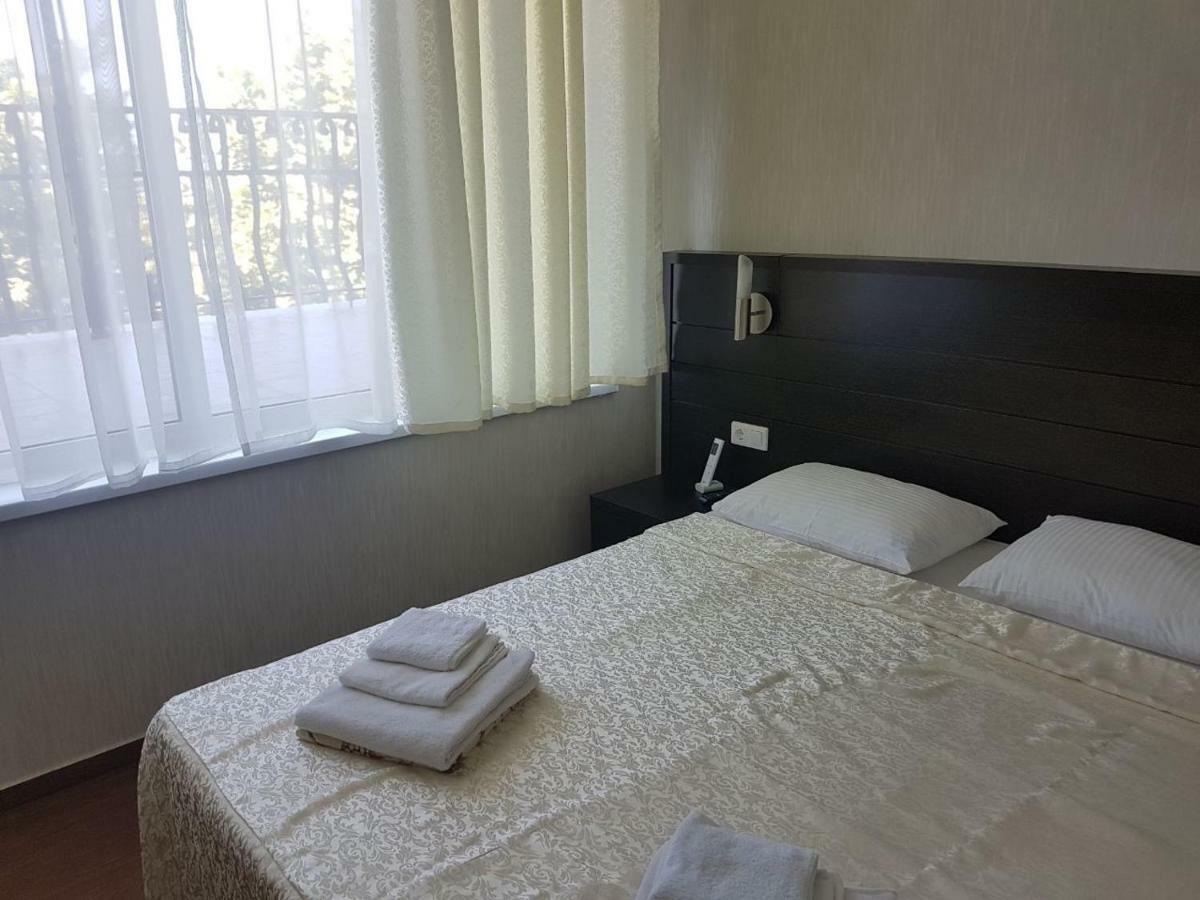 Lazurniy Bereg Hotel Гагра Екстериор снимка