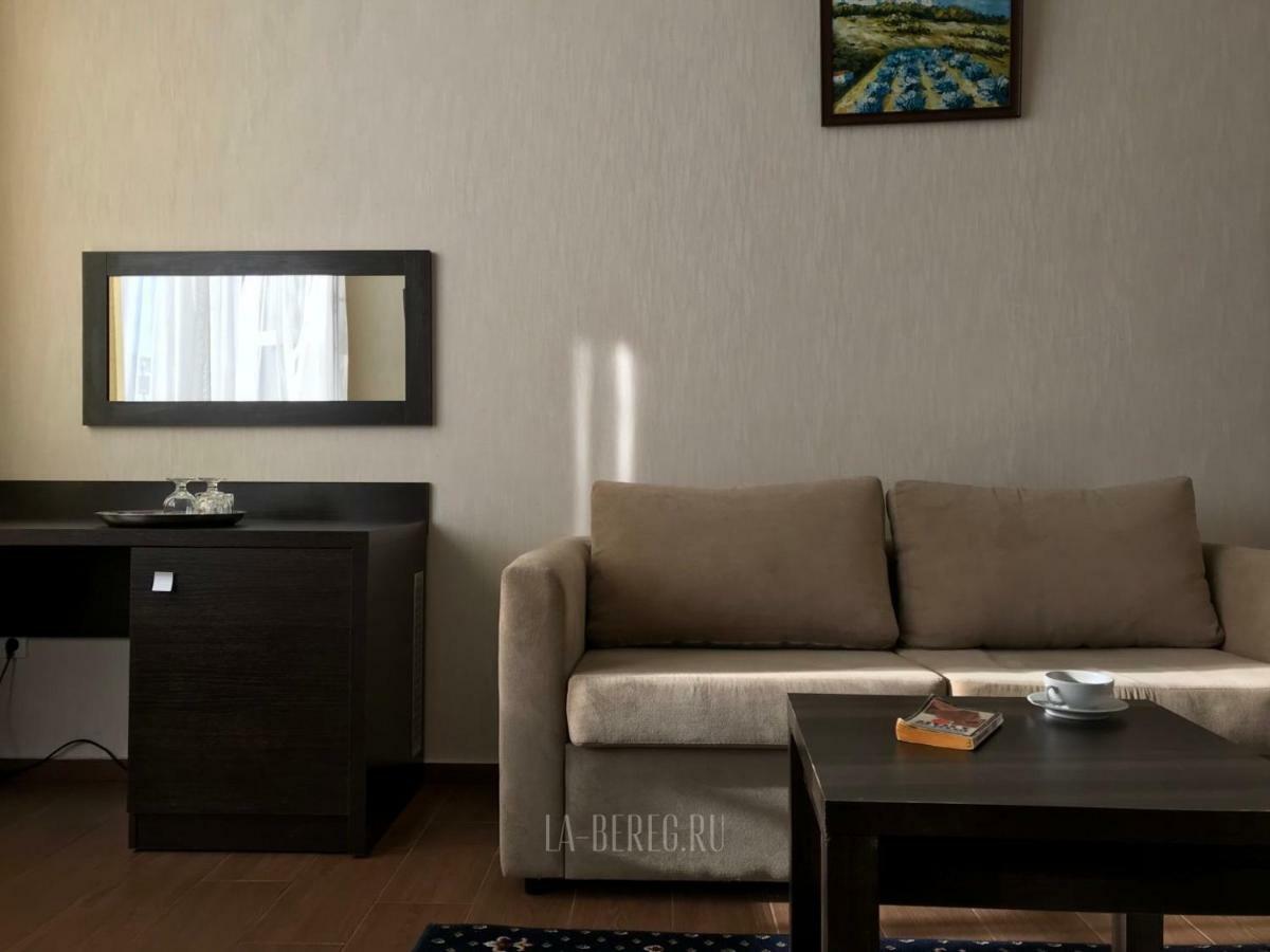 Lazurniy Bereg Hotel Гагра Екстериор снимка