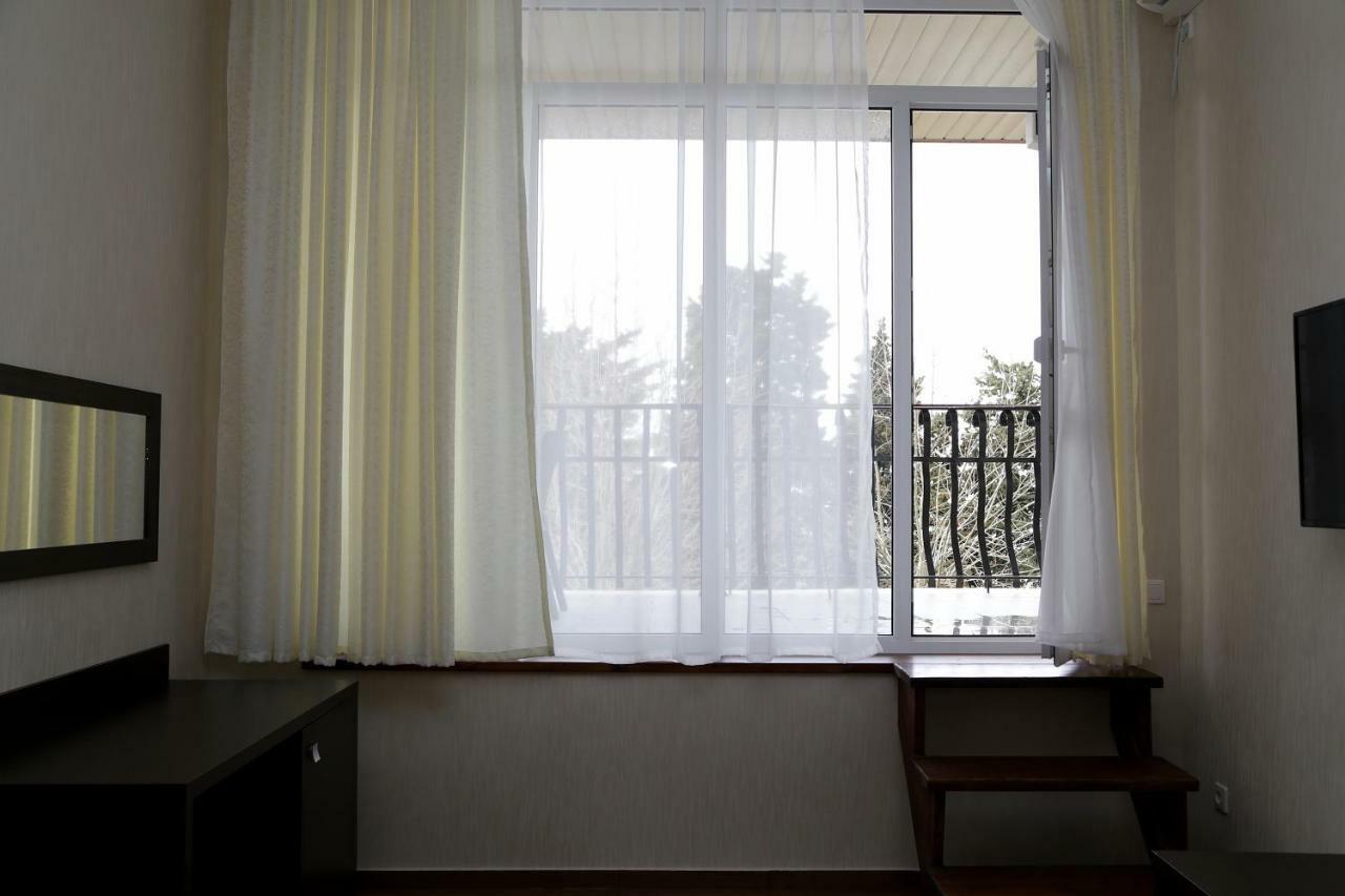 Lazurniy Bereg Hotel Гагра Екстериор снимка
